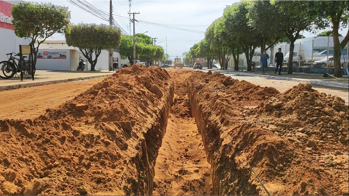 Prefeitura prossegue com obras de Esgotamento Sanitário nas ruas de Água Boa