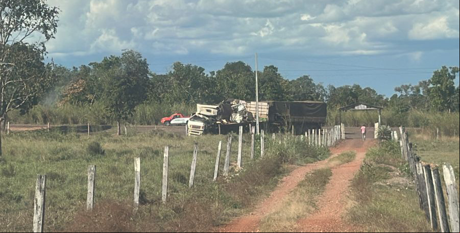 Acidente entre duas carretas na BR-158; motorista segue internado