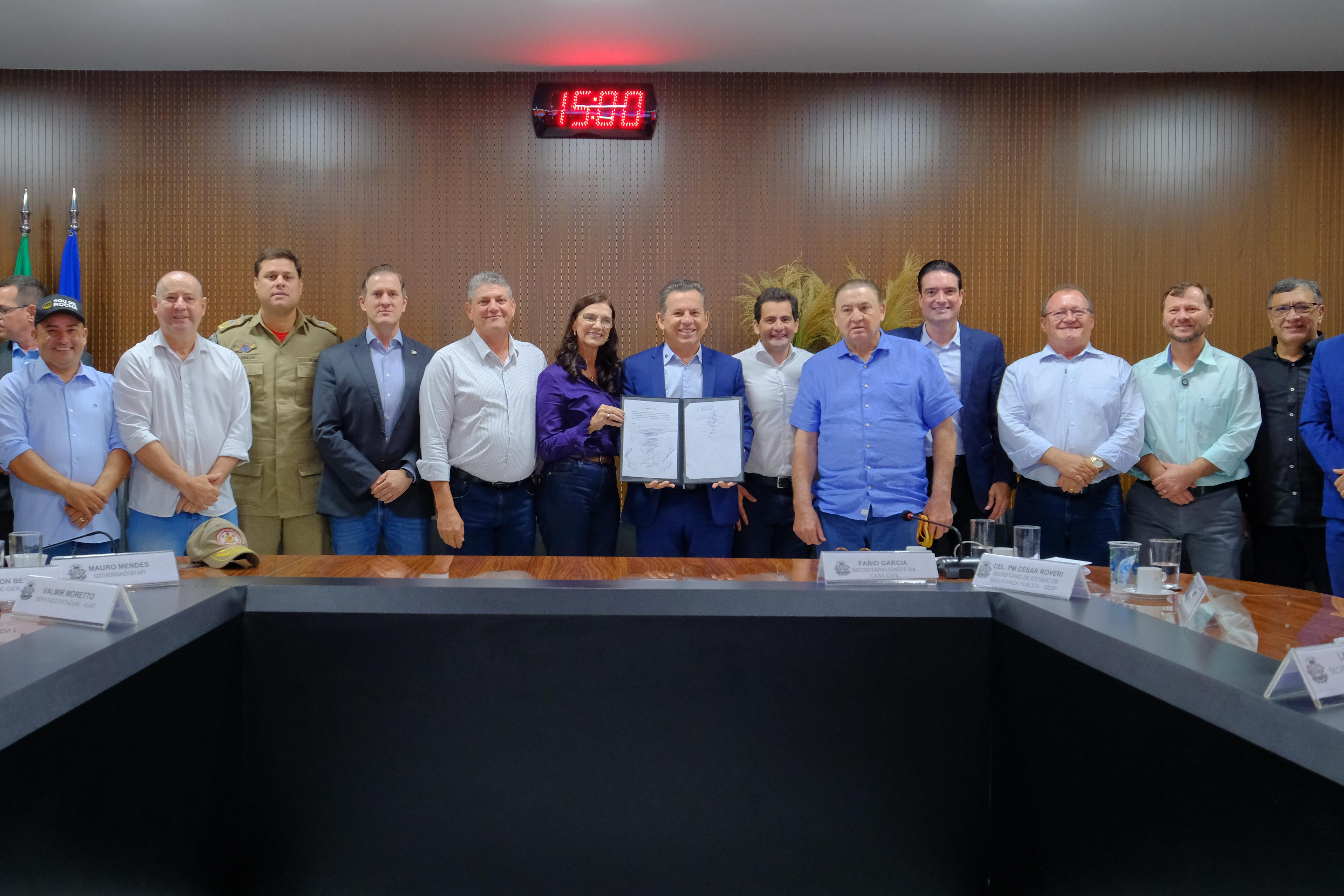 Deputado do Araguaia comemora unidades do Corpo de Bombeiros em Canarana e Querência